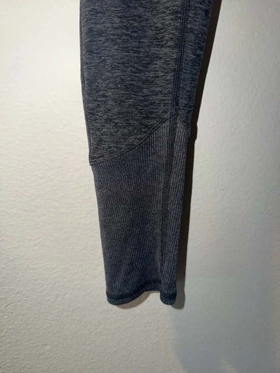 Alo Women’s Dark Grey Heathered High-Waist Alosoft Leggings - Picture 3 of 10